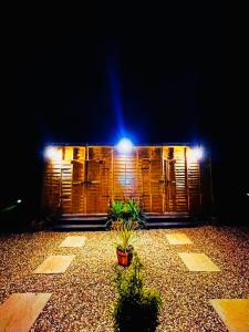 CAYORETREAT LUXURY BELL TENT外面的花园