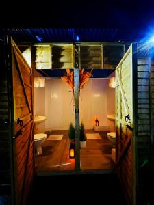 CAYORETREAT LUXURY BELL TENT客房内的一张或多张床位