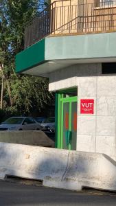 a building with a green door and a sign on it at Apto. Singular en la Mancha Banco de Inversiones in Argamasilla de Alba