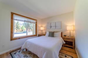 Gallery image of #552 Cozy, Mountain View Condo with Pool & Spa in Mammoth Lakes