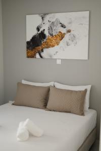 En eller flere senge i et værelse på M10 Central Apartments Alexandroupolis + 45 billeder