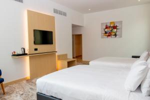 Postel nebo postele na pokoji v ubytování Holiday Inn Express Dubai Airport by IHG