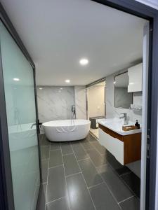 Ванная комната в Khách sạn Chè yến Nha Trang