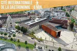 Una vista aérea de una ciudad con un edificio. en Le Millotet - Agréable studio à 2 mn Dijon Gare, en Dijon