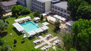 Bazén v ubytování St. Sofia Beach Hotel nebo v jeho okolí