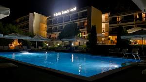 Bazén v ubytování St. Sofia Beach Hotel nebo v jeho okolí