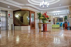 O saguão ou recepção de Hotel Milan Panama