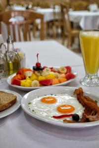 Comida no hotel ou em algum lugar perto