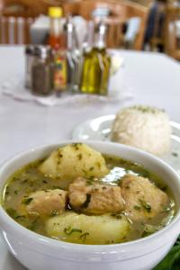 Comida no hotel ou em algum lugar perto