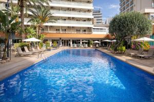 Bazén v ubytování Climia Benidorm Plaza nebo v jeho okolí