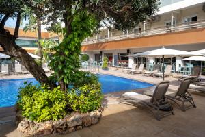 Bazén v ubytování Climia Benidorm Plaza nebo v jeho okolí