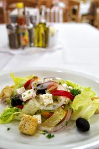 Comida no hotel ou em algum lugar perto