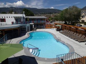 Vista de la piscina de Bowmont Motel o d'una piscina que hi ha a prop