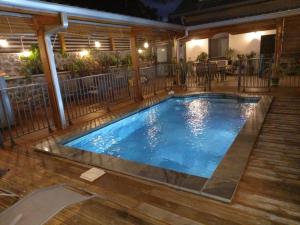 Bazén v ubytování Haut de villa avec piscine nebo v jeho okolí