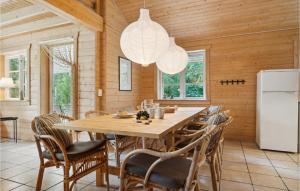 een eetkamer met een grote houten tafel en stoelen bij Pet Friendly Home In Kalundborg With Sauna in Kalundborg