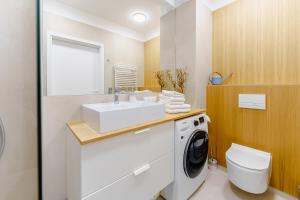 Bilik mandi di Apartament SAIL SurfingBird Dźwirzyno +14 gambar