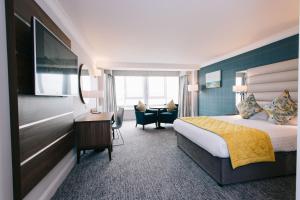 Giường trong phòng chung tại Grand Hotel