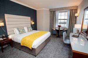 Giường trong phòng chung tại Grand Hotel