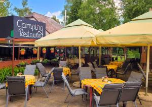 Reštaurácia alebo iné gastronomické zariadenie v ubytovaní Thermal Camping Zalakaros