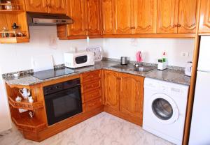 Kuchyňa alebo kuchynka v ubytovaní Vivienda Miramar + 34 fotografií