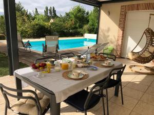Jedlo v ubytovaní bed & breakfast alebo blízkom okolí