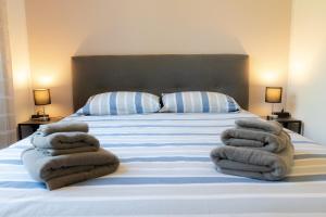 a bedroom with a bed with towels on it at Wonderful Apartament, Near The Lake in Lugano