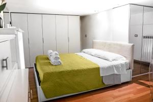 Ein Bett oder Betten in einem Zimmer der Unterkunft HSL apartments - Settembrini 7