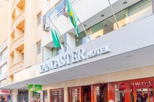 a sign on the front of a building at Lancaster Hotel by Castelo Itaipava in Curitiba