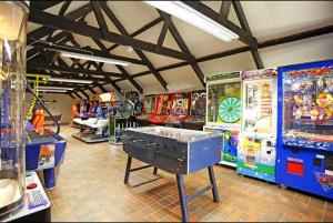 a room filled with lots of arcade games at Springer Villa, 2 bed, Newquay in Newquay