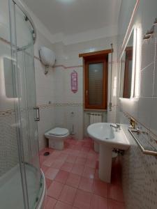 Et badeværelse på IMBhouse al Vomero