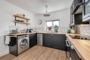 a kitchen with a washer and dryer at The Limes - Beautiful Townhouse in Oakham in Oakham