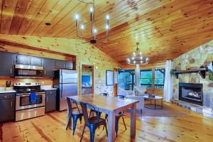 Una cocina o cocineta en A Rustic Hideout
