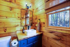 Un baño de A Rustic Hideout