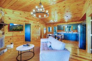 Un lugar para sentarse en A Rustic Hideout