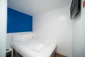 Postel nebo postele na pokoji v ubytování CiTi Hotel London Luton