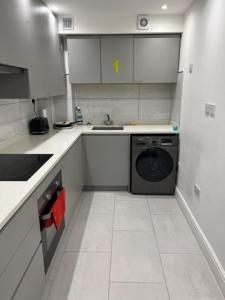 A cozinha ou cozinha compacta de Amazing Flat 3 in Battersea