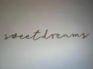a sign that reads metallums on a wall at CAPRI 13 SA's 3 bedroom home, close to Loughborough University and M1 in Loughborough