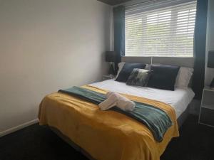 a bedroom with a bed with two towels on it at CAPRI 13 SA's 3 bedroom home, close to Loughborough University and M1 in Loughborough