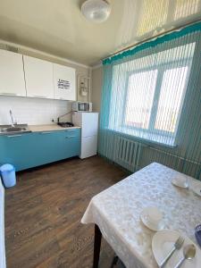 Kuchyňa alebo kuchynka v ubytovaní микрорайон Астана с кодовым замком