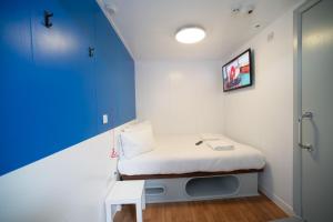 TV a/nebo společenská místnost v ubytování CiTi Hotel London Luton