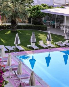 Бассейн в Marathon Beach Resort или поблизости