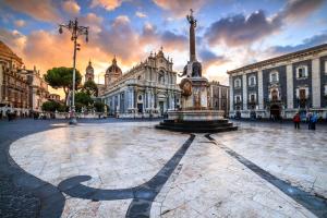a city square with a fountain in front of a building at Ruanera in Catania