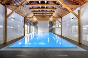 Bazén v ubytovaní Typton hotel&spa alebo v jeho blízkosti