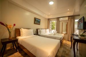 Postel nebo postele na pokoji v ubytování Bernardo's Lantia Hotel