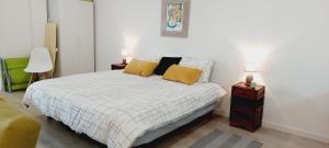 a bedroom with a bed with yellow pillows on it at Quinta De Oliveiras in Beco