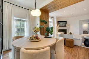 Χώρος καθιστικού στο Atlanta Rental with Balcony Near Buckhead!