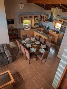 a kitchen and dining room with a table and chairs at Pousada Aurora in Praia do Rosa