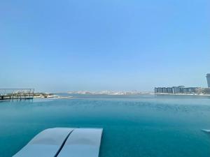 Fotografie z fotogalerie ubytování Dar Vacation-Luxurious 1BR Apartment in Beach Isle, Emaar Beach Front v Dubaji