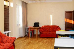Istumisnurk majutusasutuses Kenut Hostel
