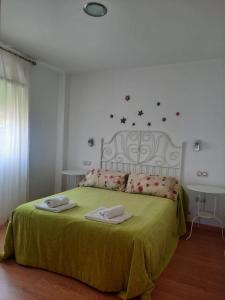 Postel nebo postele na pokoji v ubytování Casa da Xesteira-Merexo-Muxía-Costa da Morte